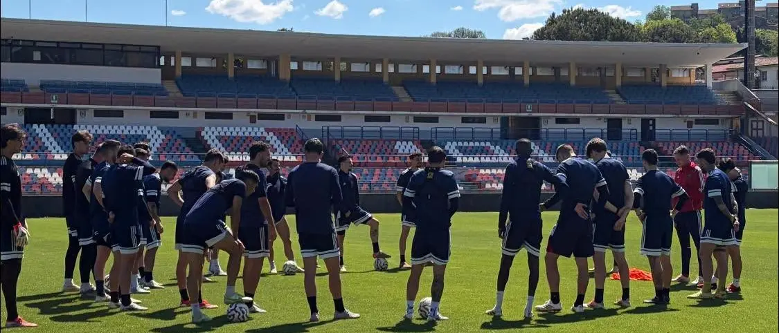 Cosenza, arriva il “rompete le righe”: domani ultimo allenamento stagionale\n