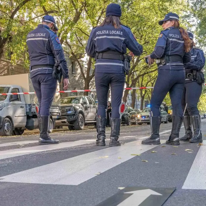 Due sorelle investite da auto pirata a Milano: una è morta, l'altra è grave\n