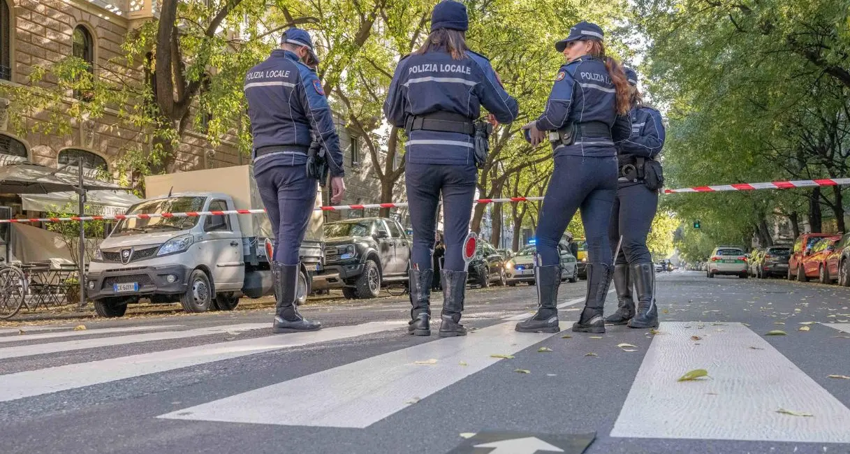 Due sorelle investite da auto pirata a Milano: una è morta, l'altra è grave\n