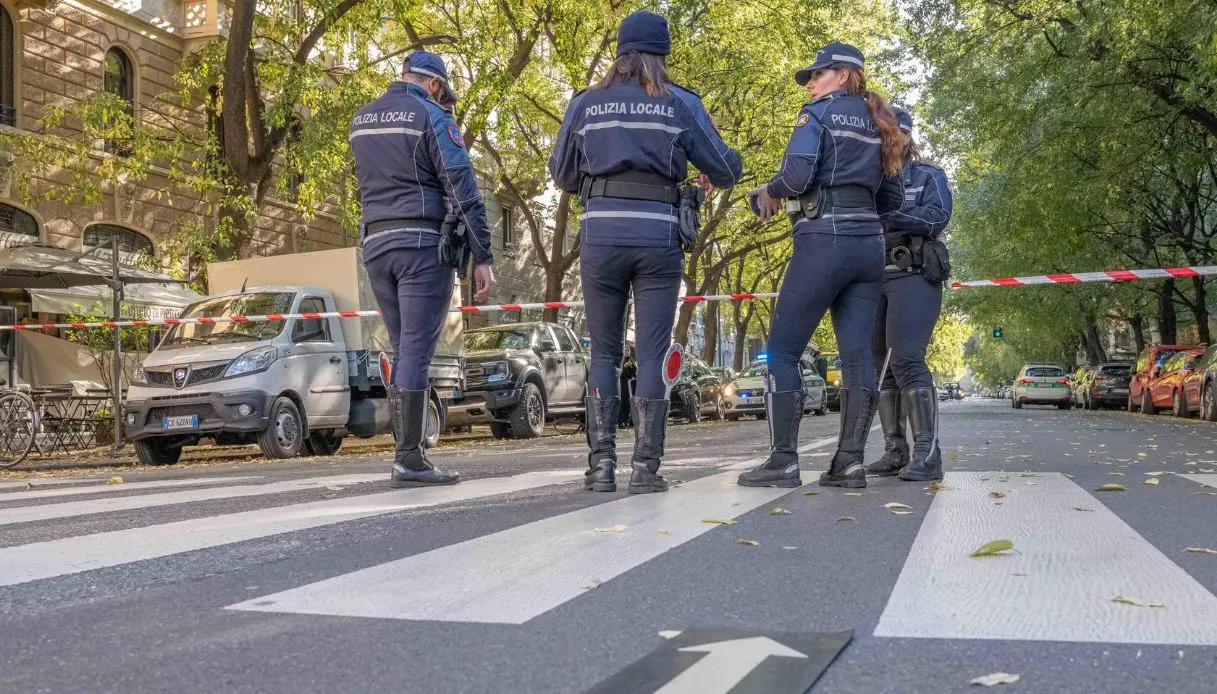 Due sorelle investite da auto pirata a Milano: una è morta, l'altra è grave\n