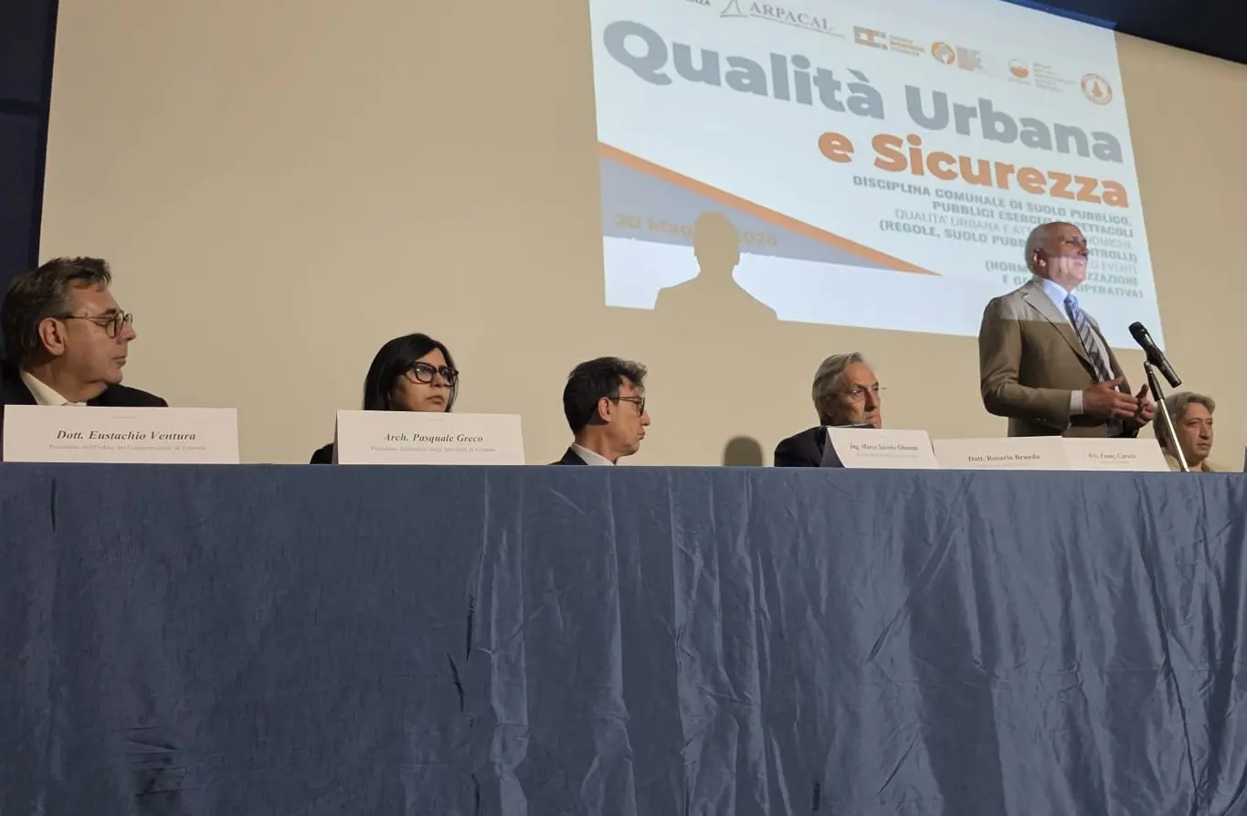 Cosenza, presentati i nuovi regolamenti comunali. Caruso: «Regole condivise e dialogo per una città più moderna»\n