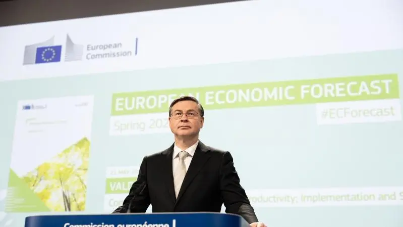 <p>Il commissario europeo all'Economia, Valdis Dombrovskis (foto: © European Union, 2026, licensed under CC BY 4.0)</p>\\n