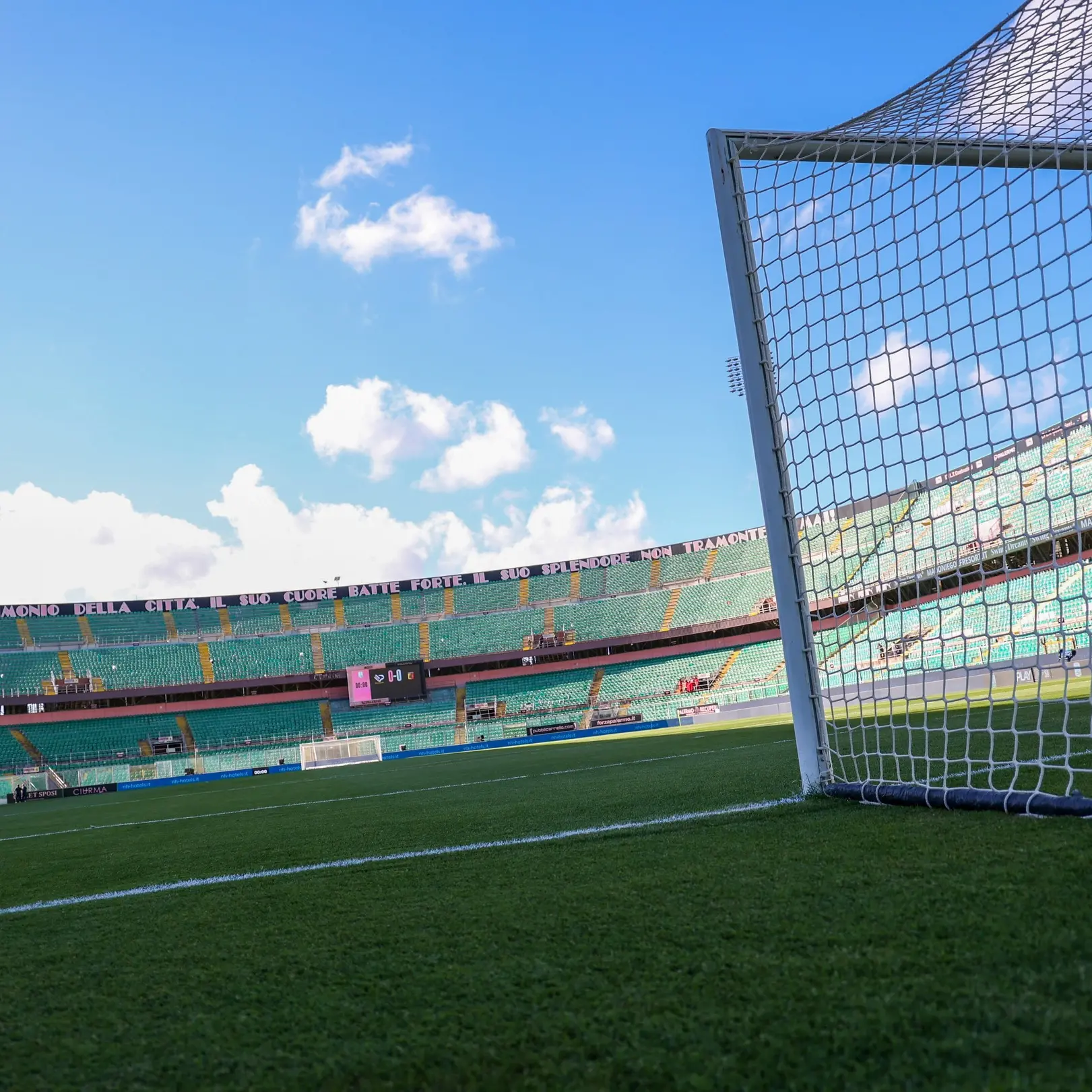 Palermo-Catanzaro, il giudice sportivo apre un’indagine: multa da 20mila euro\u00A0al club rosanero\n