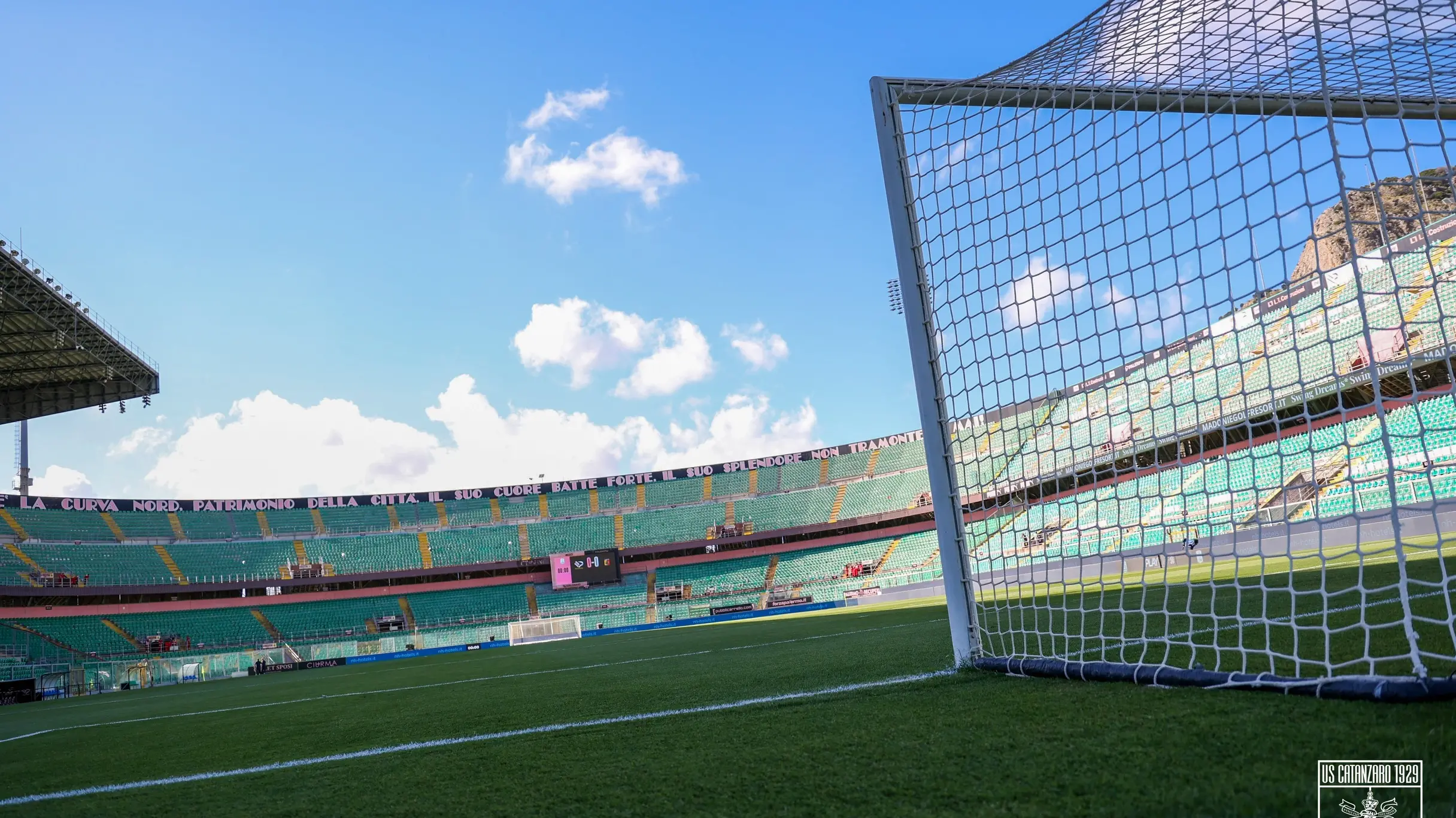 <p>Lo stadio Renzo Barbera di Palermo</p>\\n