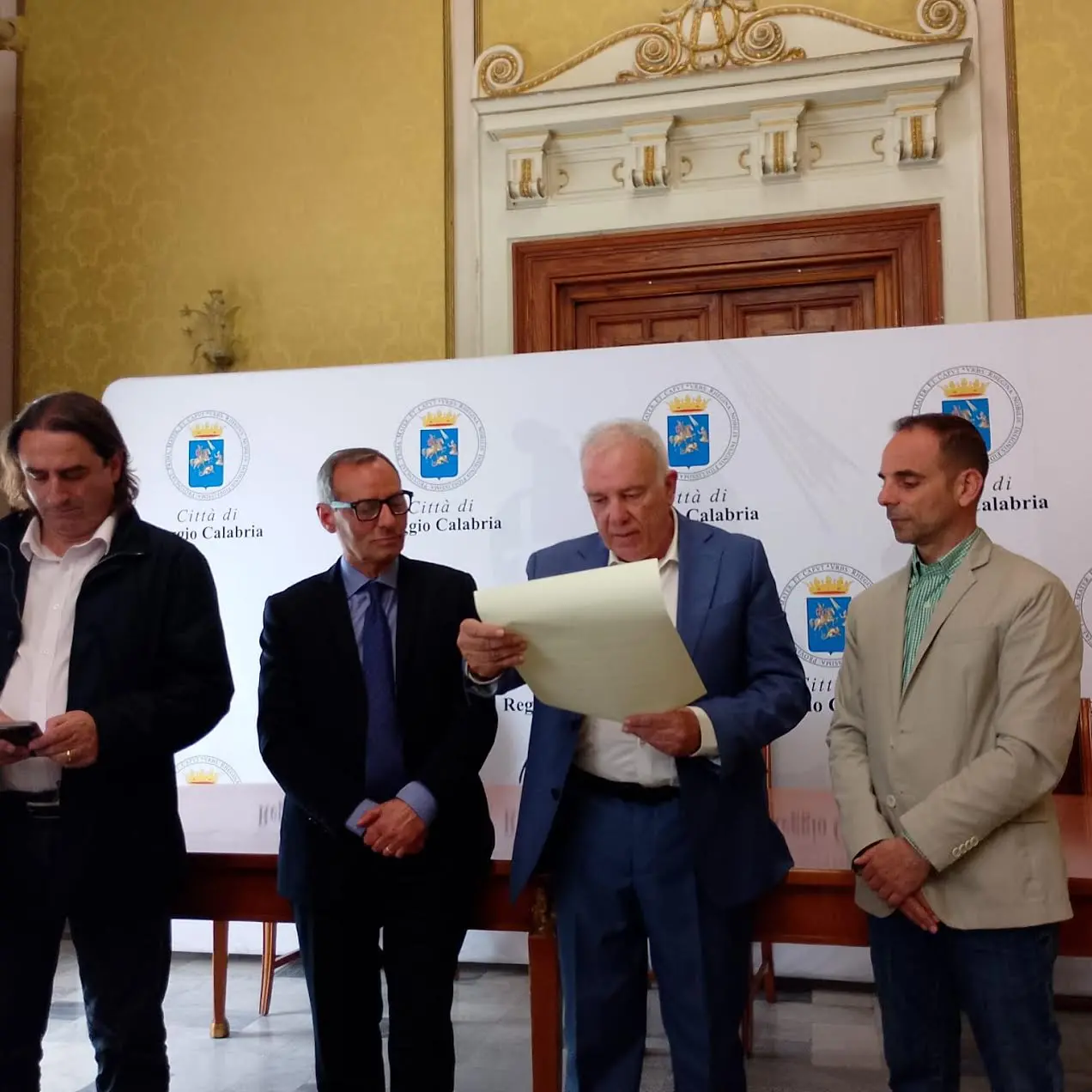 Reggio, Enzo Gullo festeggia 50 anni di sport: premiato dal sindaco Battaglia\n