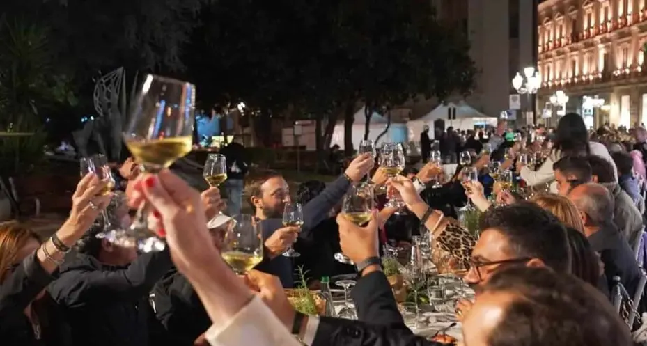 Chef stellati per una tavolata lunga 400 metri, Catanzaro prepara la nuova edizione della Cena straordinaria\n