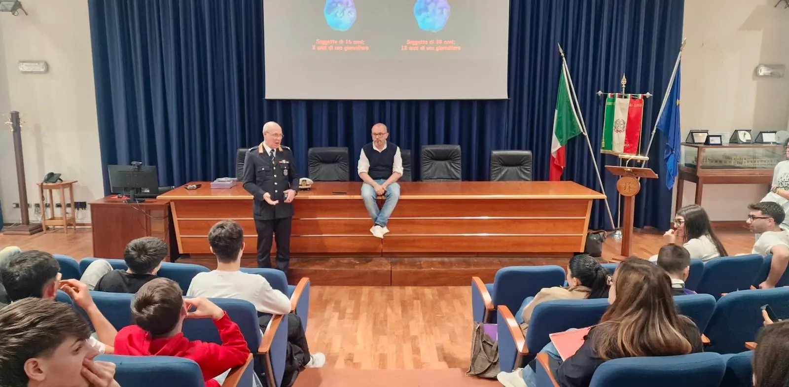 Progetto “Scuole Sicure” a Catanzaro: la polizia locale negli istituti a discutere di prevenzione sull’uso di sostanze stupefacenti\n