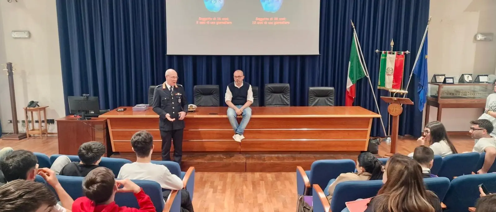 Progetto “Scuole Sicure” a Catanzaro: la polizia locale negli istituti a discutere di prevenzione sull’uso di sostanze stupefacenti\n