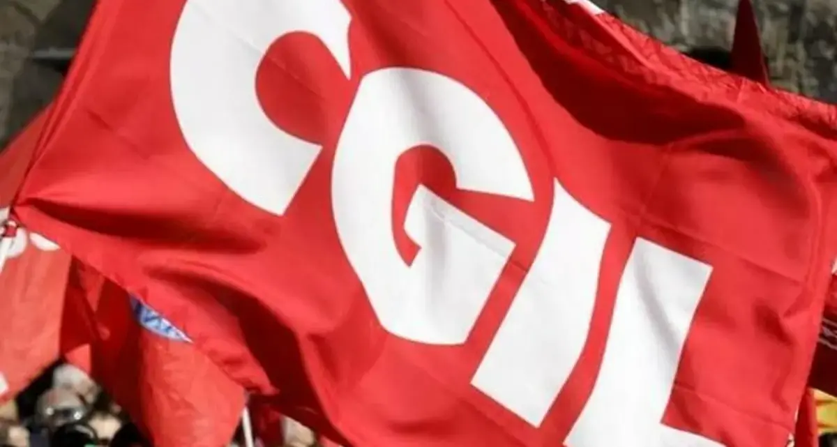 Trasporto pubblico in Calabria, Cgil: «La nuova Agenzia accentra tutto e rischia l’incostituzionalità»\n