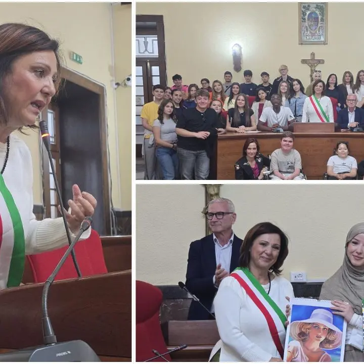 Ragazzi tedeschi in Erasmus\u00A0a Vibo, a Palazzo Razza l’evento conclusivo:\u00A0«Aprendo il Municipio ai giovani diamo forza all’Europa»\n