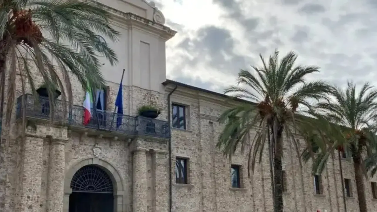 <p>Il Municipio di Soriano Calabro</p>\\n