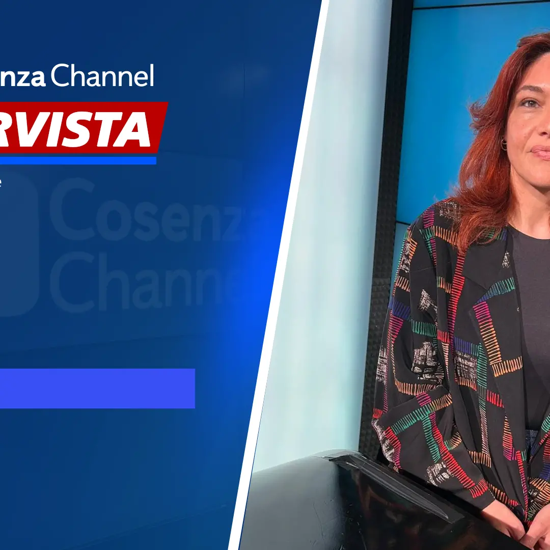 Mirella Nania e l’arte delle cose imperfette: «Tra gli strappi della carta nasce l’anima delle immagini»\n