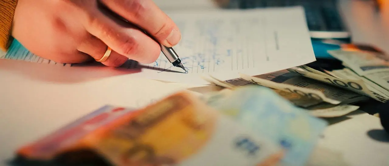 «Vittima di estorsioni online»: ex responsabile finanziario condannato per soldi sottratti a due Comuni del Cosentino\n