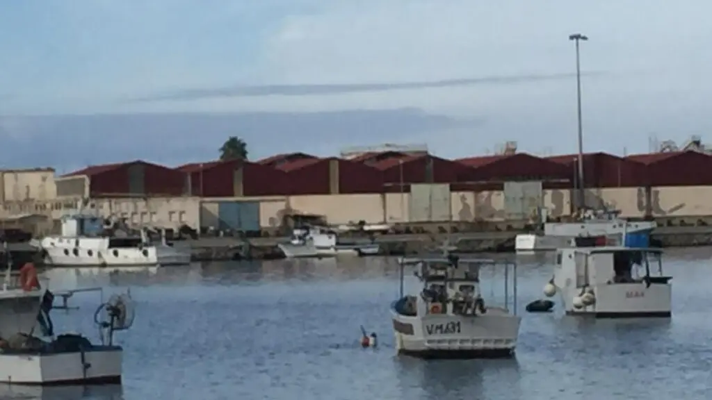 <p>Porto di Vibo Marina, al via l’iter per il <span style=\"color:hsl(0, 75%, 60%);\">progetto da 1,5 milioni</span> di euro per la demolizione dei capannoni ex Civam</p>