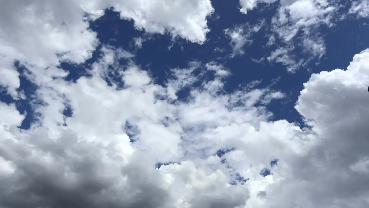 Nuvole e qualche pioggia per il weekend in Calabria, assaggio d’estate a inizio settimana con picchi di 30 gradi