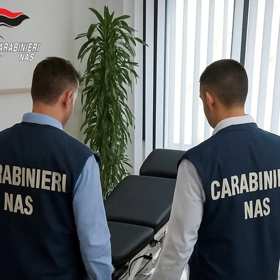 <p>Reggio, sequestrati ambulatorio e siti web di un falso dermatologo e tricologo</p>