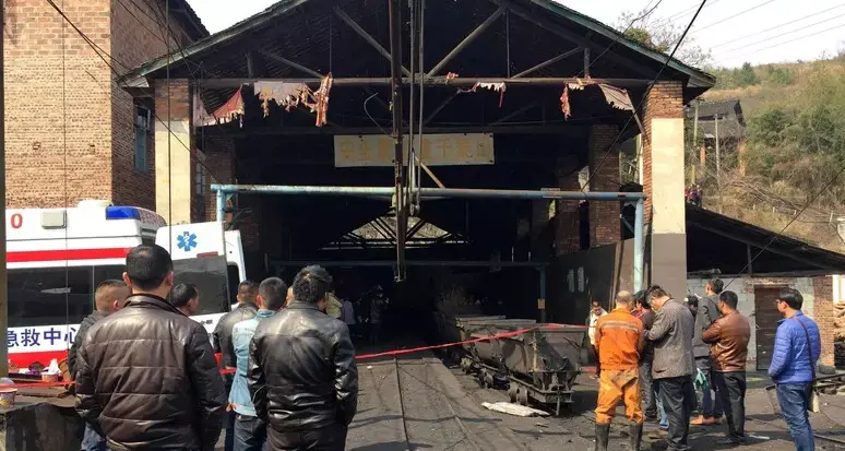 Tragedia in Cina, oltre 90 morti nell’esplosione di una miniera: è il peggior disastro dal 2009