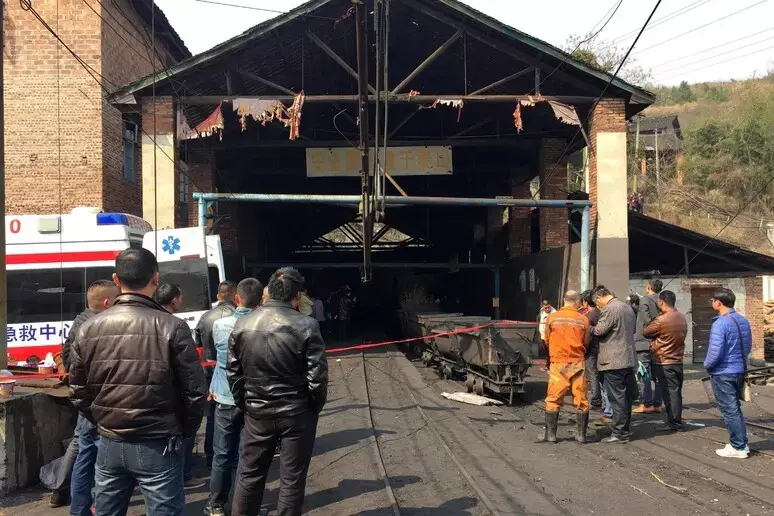 Tragedia in Cina, oltre 90 morti nell’esplosione di una miniera: è il peggior disastro dal 2009