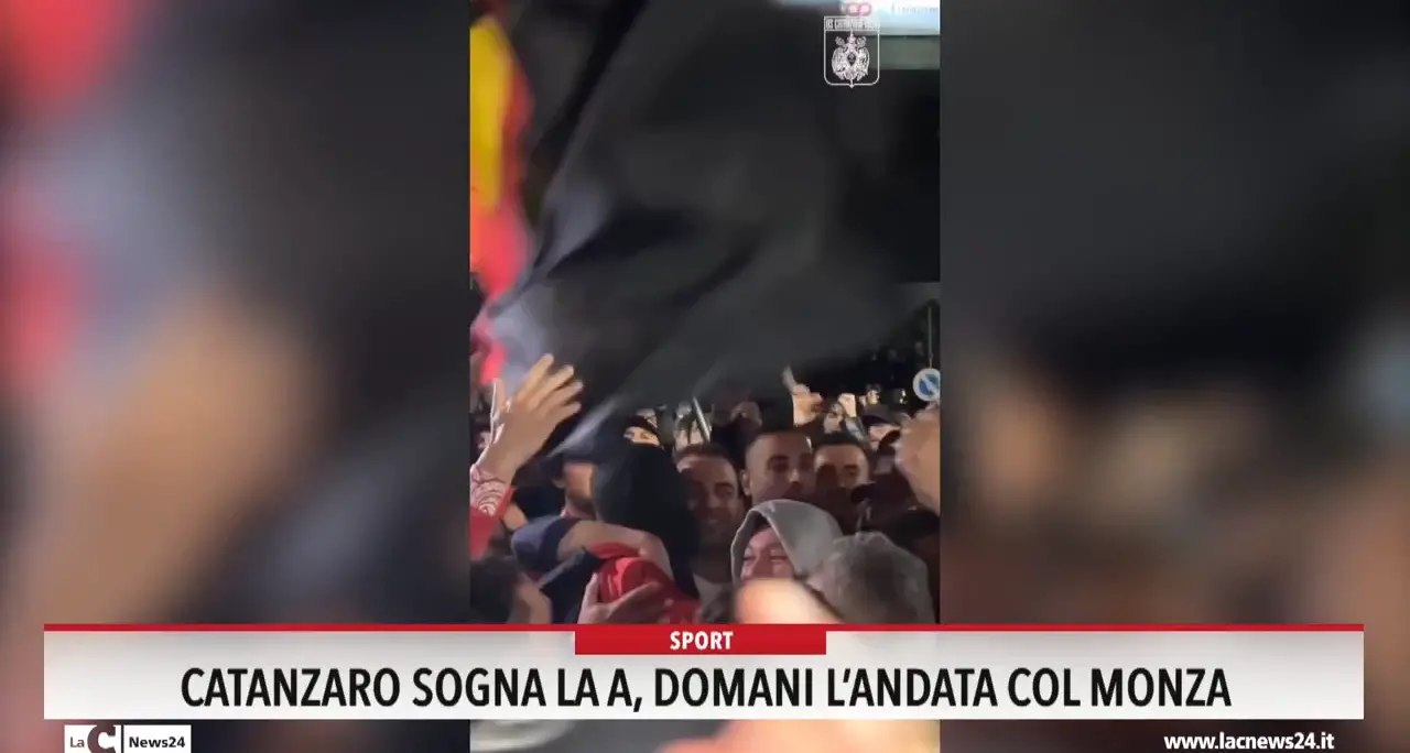 Catanzaro sogna la A, domani l'andata col Monza