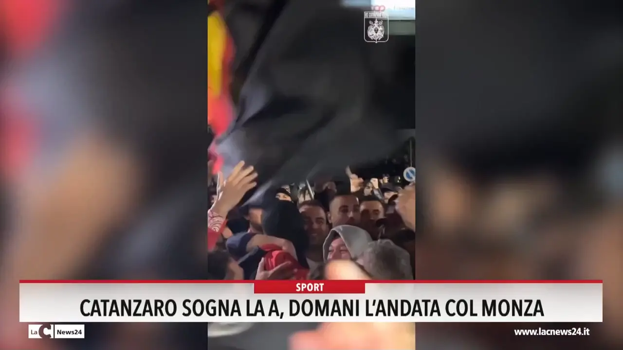 Catanzaro sogna la A, domani l'andata col Monza