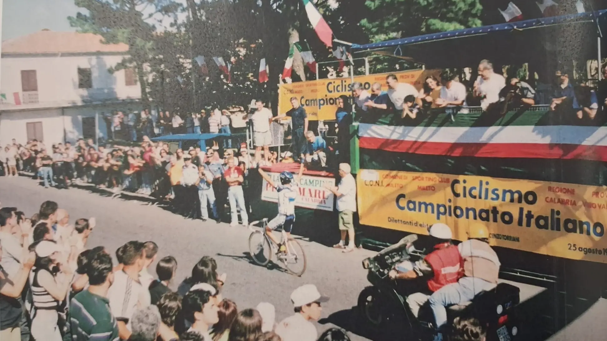 <p>Una foto storica: 30 anni fa a Mileto il Campionato italiano di categoria</p>\\n