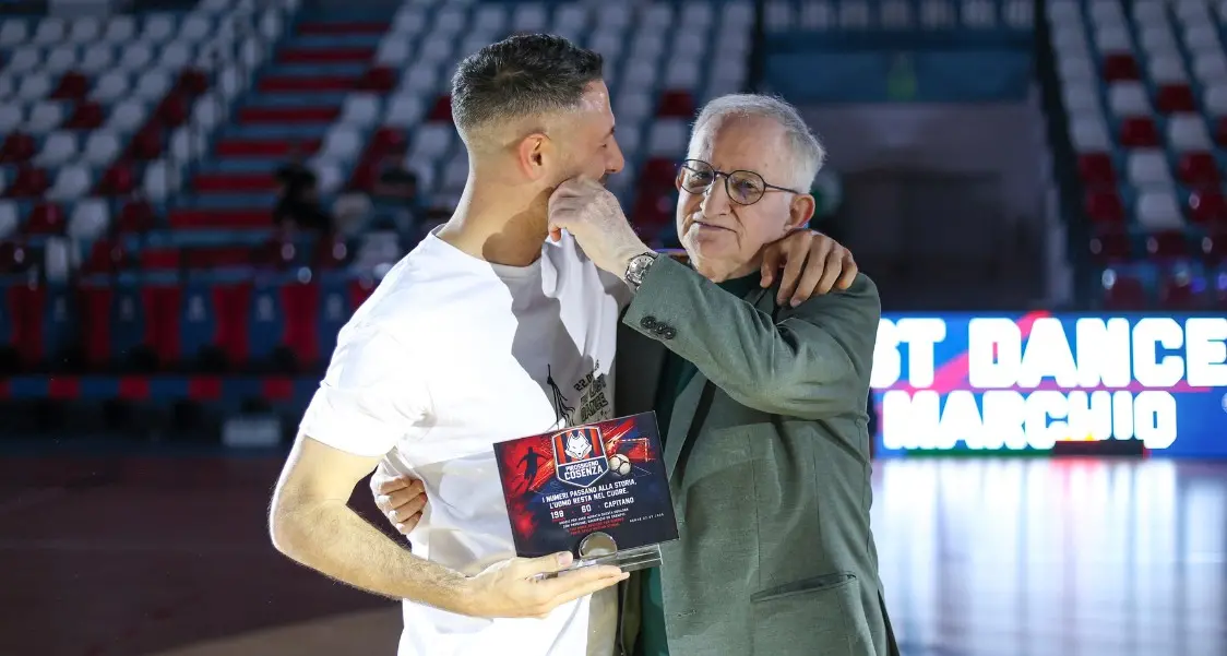 Paride Marchio saluta il futsal, la Pirossigeno Cosenza abbraccia il suo capitano\n