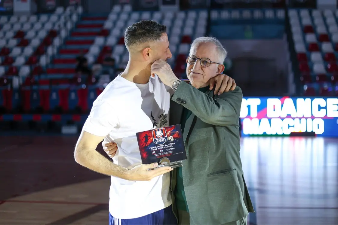 Paride Marchio saluta il futsal, la Pirossigeno Cosenza abbraccia il suo capitano\n