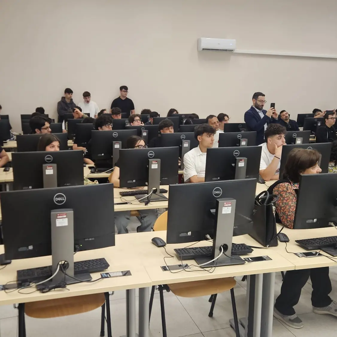 ITI Monaco trionfa a prompt.Calabria e porta l’intelligenza artificiale sul podio\n