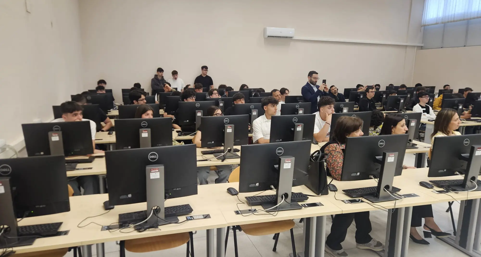 ITI Monaco trionfa a prompt.Calabria e porta l’intelligenza artificiale sul podio\n