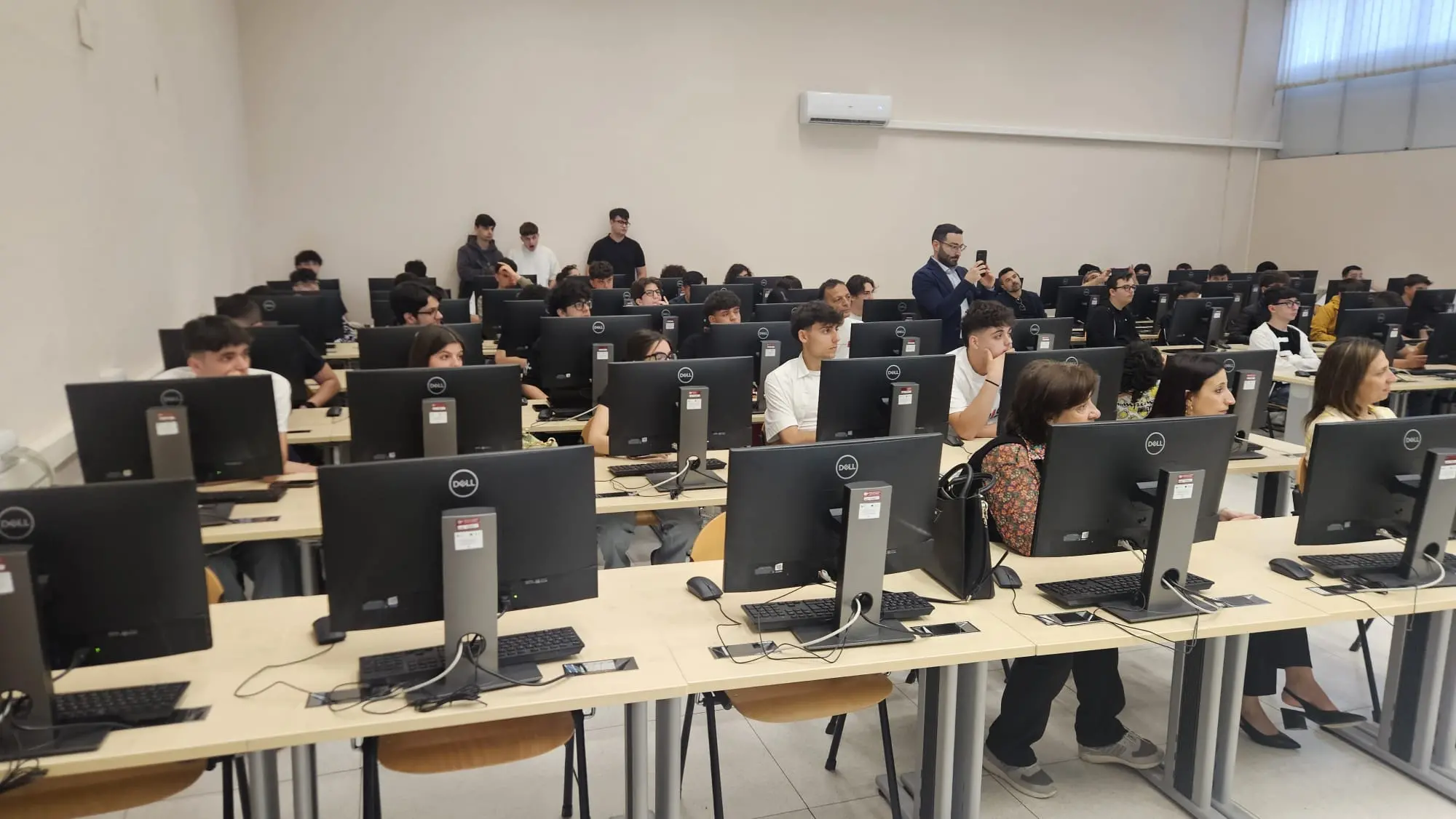 ITI Monaco trionfa a prompt.Calabria e porta l’intelligenza artificiale sul podio\n
