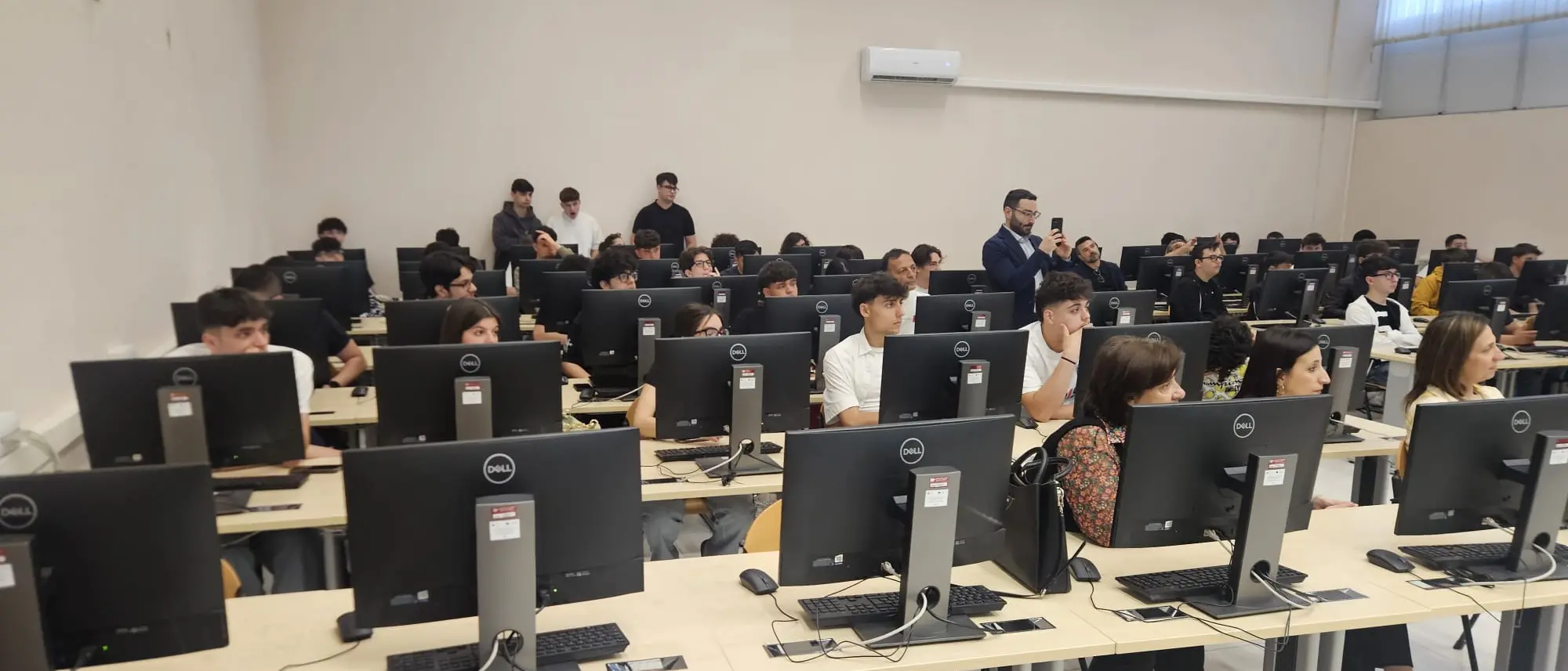 ITI Monaco trionfa a prompt.Calabria e porta l’intelligenza artificiale sul podio\n
