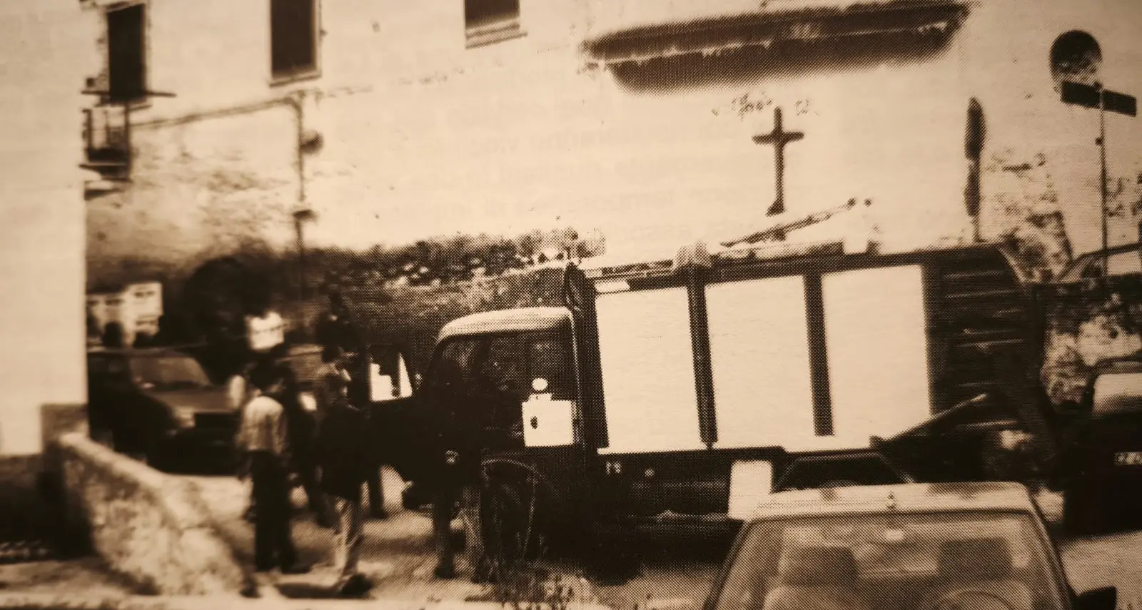 Netturbini uccisi a Lamezia, 35 anni senza verità: dietro gli omicidi le mire della ’ndrangheta sui miliardi dei rifiuti\n