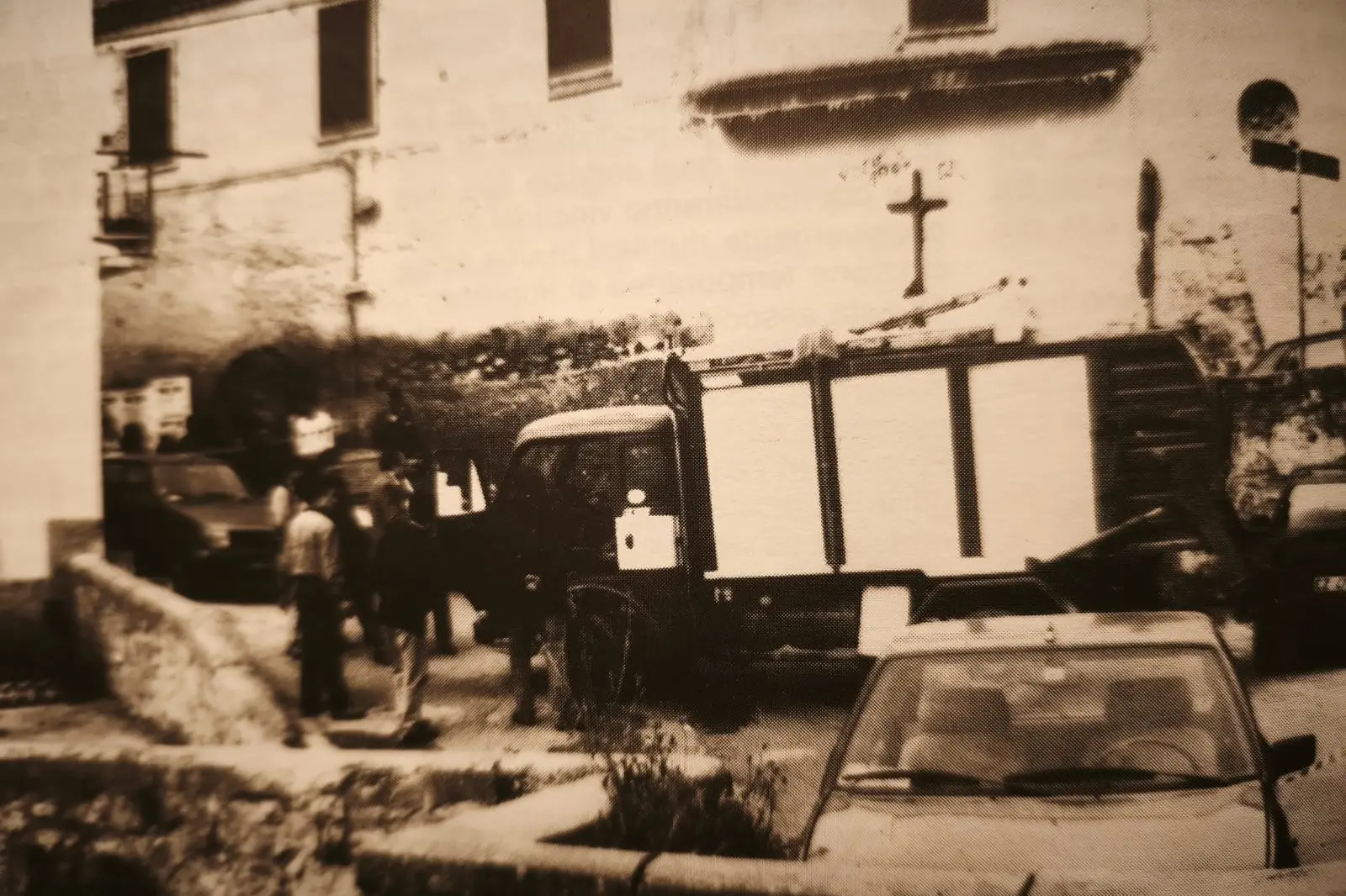 <p>Netturbini uccisi a Lamezia, <span style=\"color:hsl(0, 75%, 60%);\">35 anni senza verità</span>: dietro gli omicidi le mire della ’ndrangheta sui miliardi dei rifiuti</p>