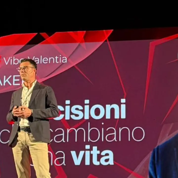 <p>Gianluca Callipo emoziona il pubblico di TEDx Vibo: «Un secondo prima ero il sindaco di Pizzo, poi solo un detenuto»</p>