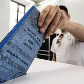 Reggio,\u00A0affluenza al 13,15% alle ore 12:\u00A0lieve crescita rispetto al voto precedente\n