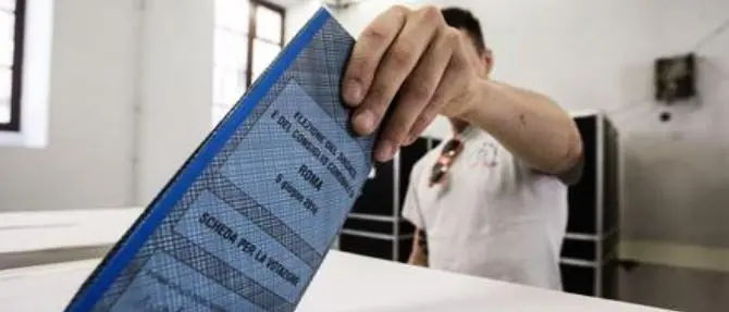 Reggio,\u00A0affluenza al 13,15% alle ore 12:\u00A0lieve crescita rispetto al voto precedente\n