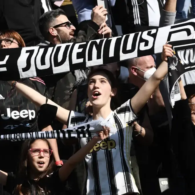 «Bianconero, no grazie». Il Torino vieta maglie e sciarpe della Juve allo stadio nel derby: esplode la guerra tra i club\n