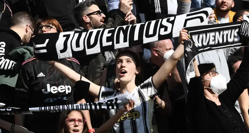 «Bianconero, no grazie». Il Torino vieta maglie e sciarpe della Juve allo stadio nel derby: esplode la guerra tra i club\n