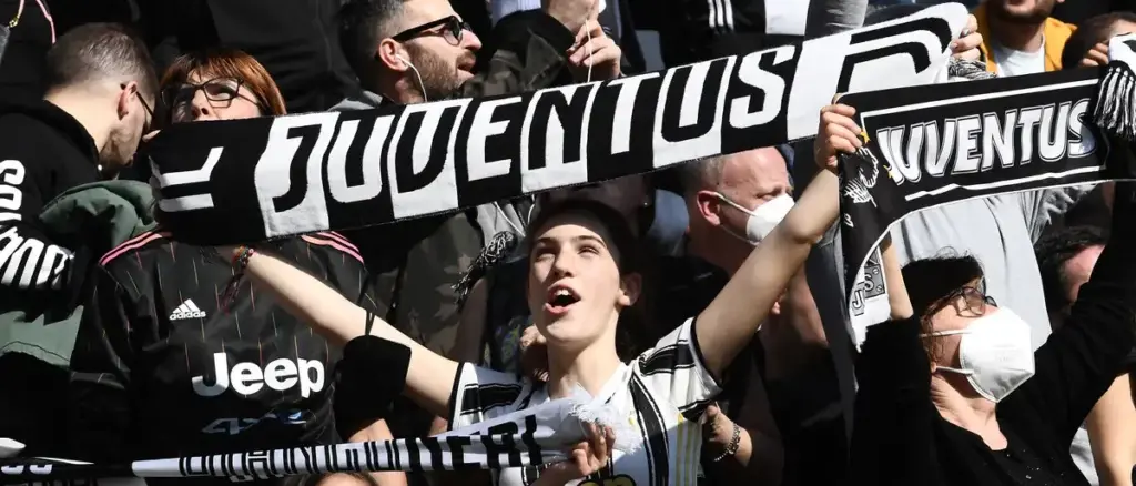 «Bianconero, no grazie». Il Torino vieta maglie e sciarpe della Juve allo stadio nel derby: esplode la guerra tra i club\n
