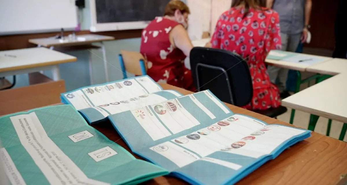 Reggio, la precisazione del Comune: «Nessun errore alla sezione 139 della scuola “Pascoli”. Le schede elettorali sono corrette»\n