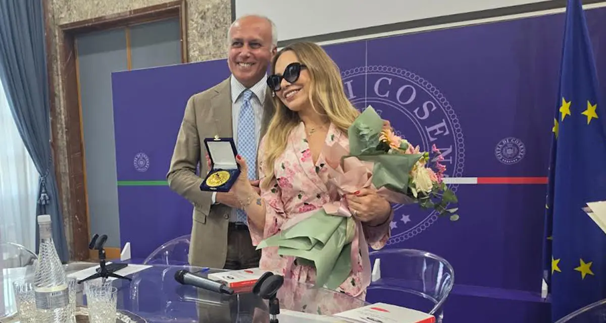 Ornella Muti a Cosenza presenta la sua autobiografia\n