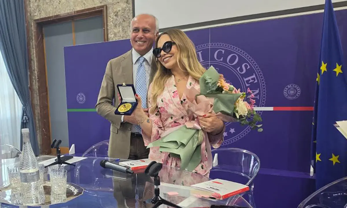 Ornella Muti a Cosenza presenta la sua autobiografia\n