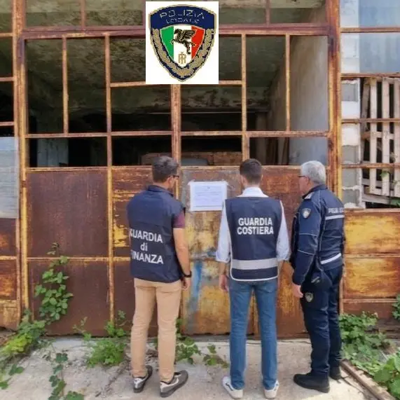Capannone trasformato in rimessaggio barche abusivo a Vibo Valentia, scattano sequestro e denunce\n