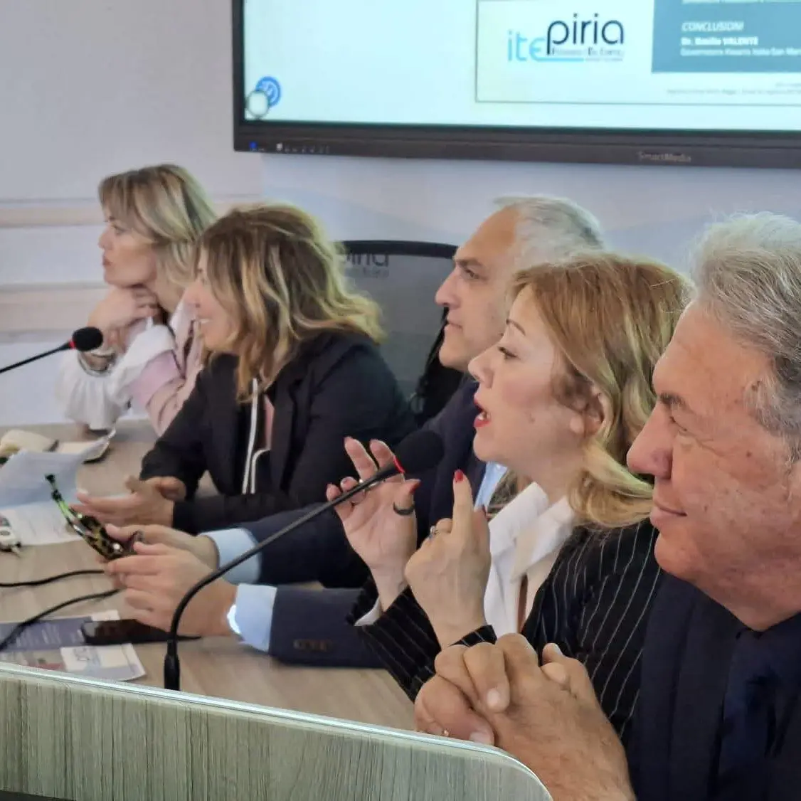 Giovani, intelligenza artificiale e nuove fragilità sociali: al “Piria” il confronto sul cyberbullismo\n