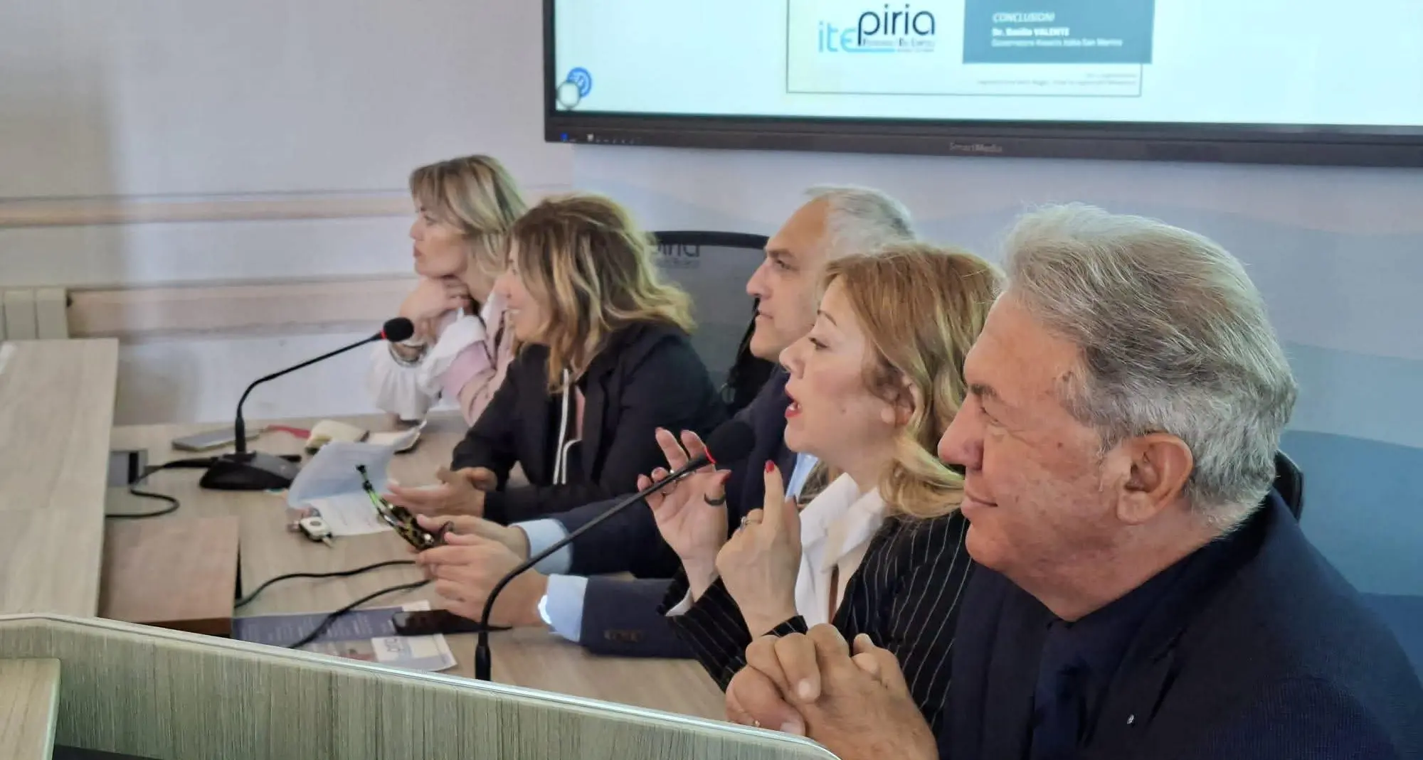 Giovani, intelligenza artificiale e nuove fragilità sociali: al “Piria” il confronto sul cyberbullismo\n
