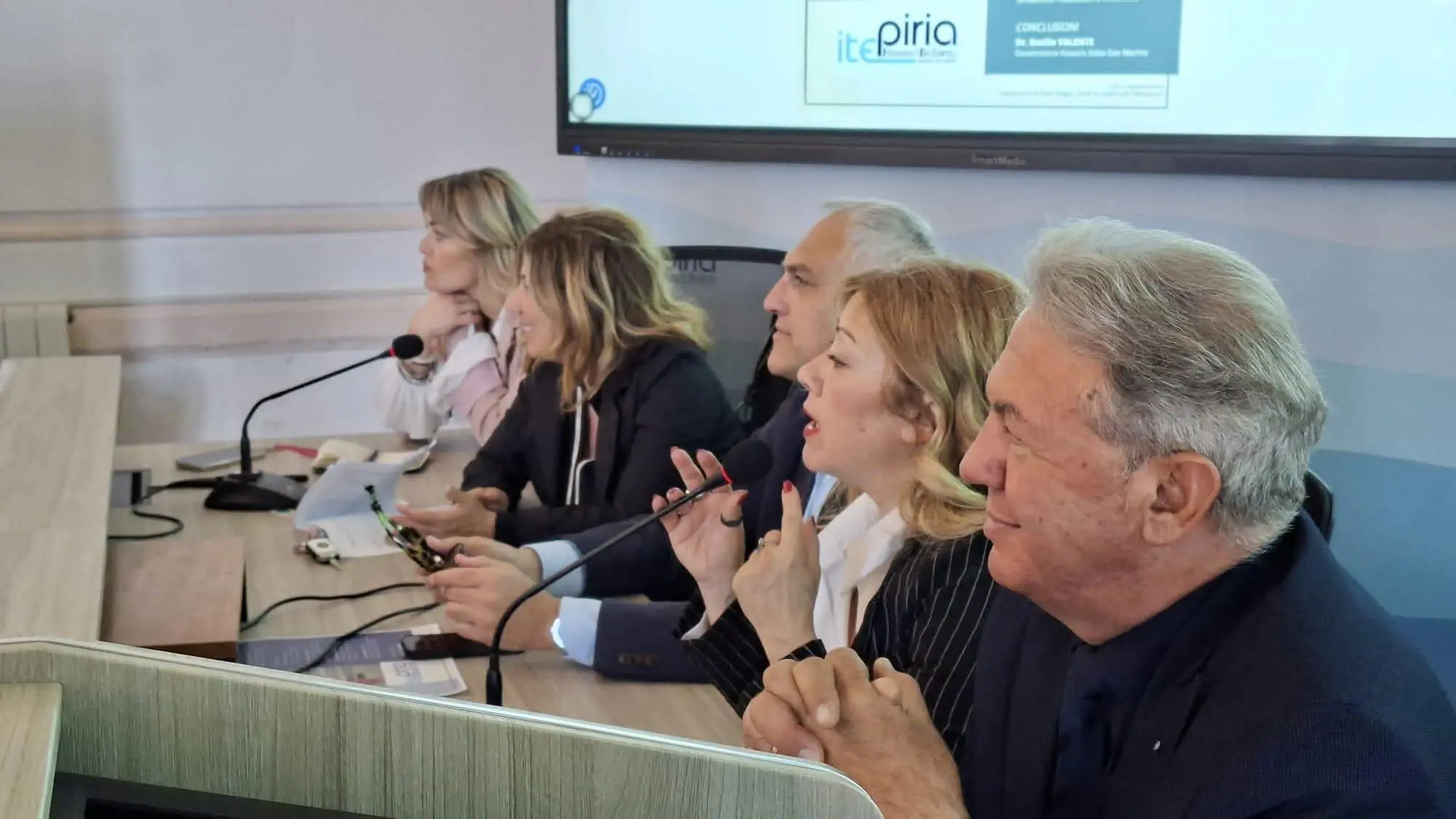 Giovani, intelligenza artificiale e nuove fragilità sociali: al “Piria” il confronto sul cyberbullismo\n