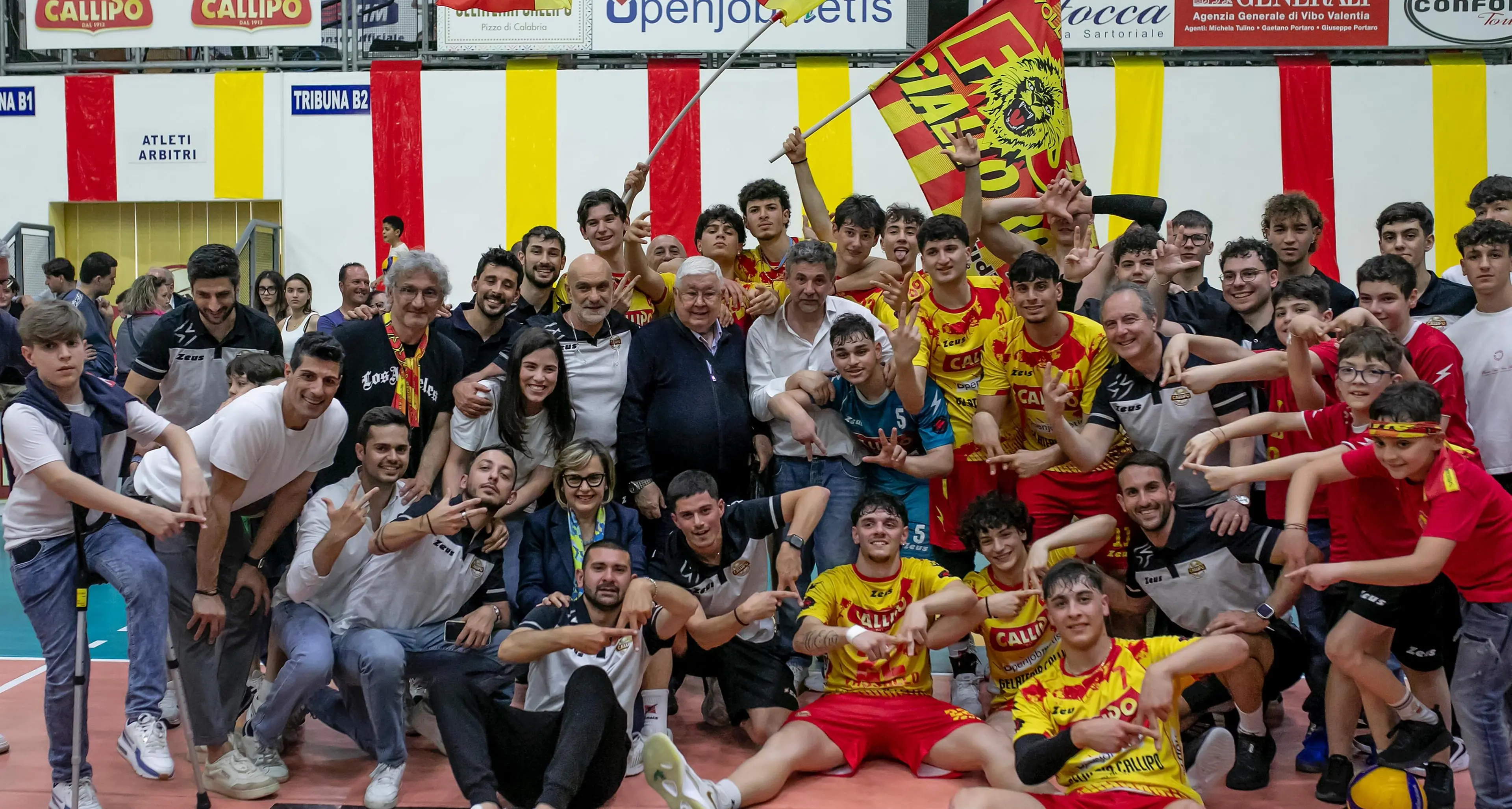 <p>Tonno Callipo da impazzire, rimonta Molfetta e vola in Serie A3: festa al golden set</p>