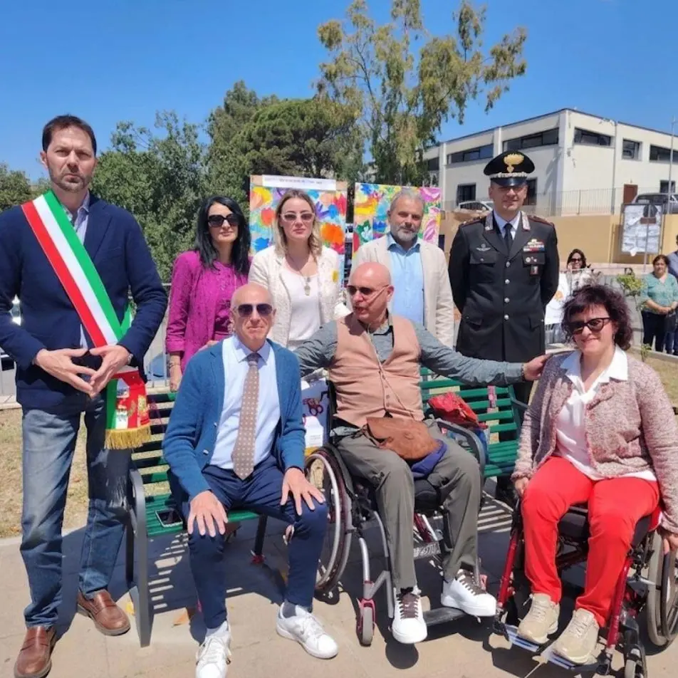 Roghudi, inaugurata la panchina inclusiva “Sinapsi”\n