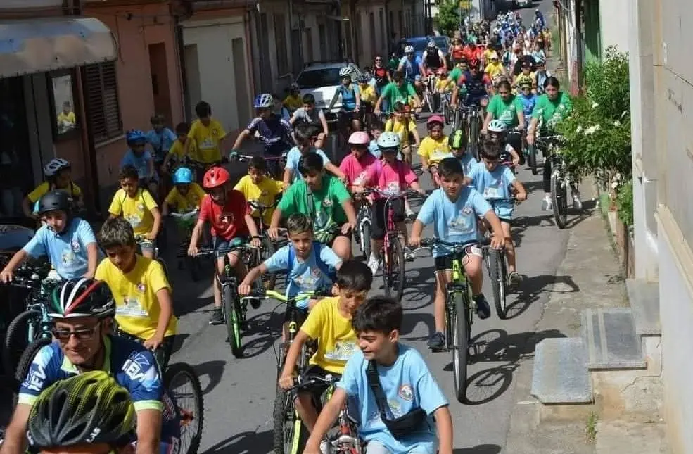 A San Costantino Calabro\u00A0grande entusiasmo alla decima edizione di “Bimbimbici - Pedaliamo il futuro”\n