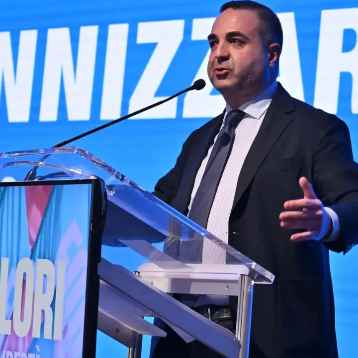 <p>Amministrative in Calabria, exit poll a Reggio: <span style=\"color:hsl(0, 75%, 60%);\">Cannizzaro tra il 64 e il 68%, </span>Battaglia 21-25% - <span style=\"color:hsl(0,75%,60%);\">LIVE</span></p>